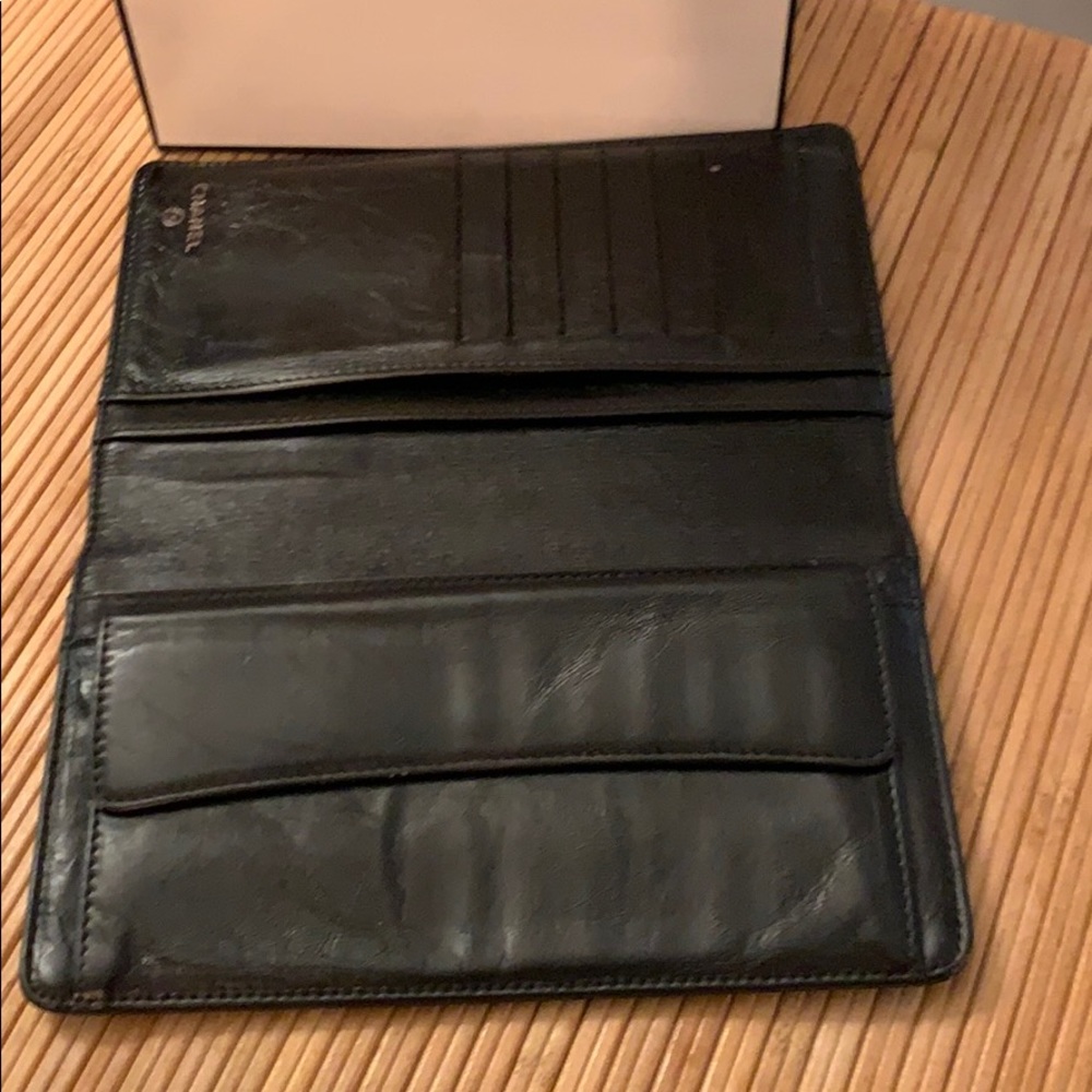 💥1 HOUR SALE💥 💯% Auth “RARE” Chanel Wallet - Picture 5 of 8